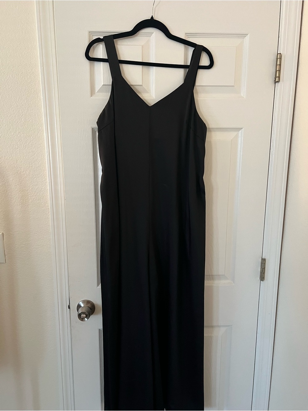 Banana Republic Black V-Neck satin Jumpsuit w pockets